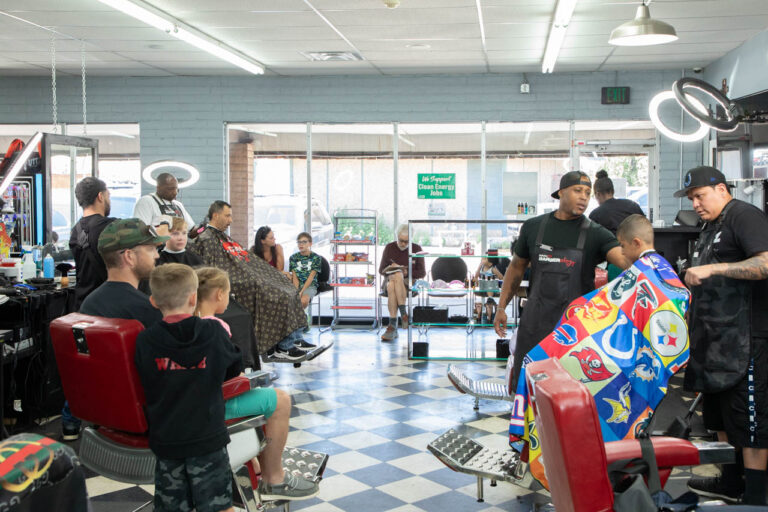 Kuttz barbers working