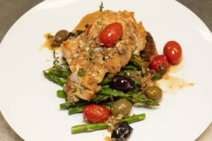 Braised chicken with asparagus and olives