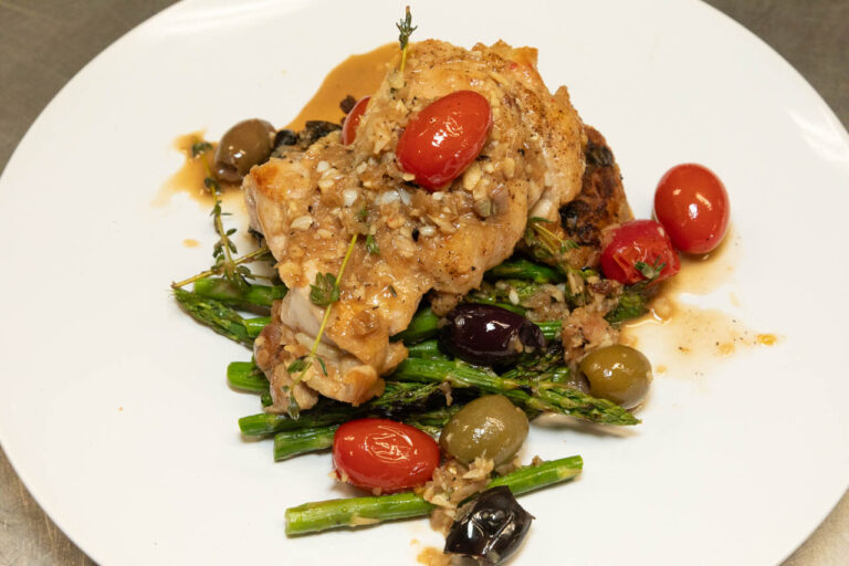 Braised chicken with asparagus and olives